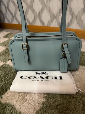 Coach Leather GLOV SW ZIP shoulder Bag